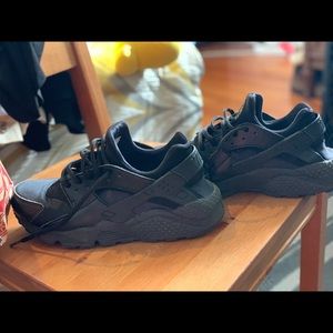 Used Nike Huaraches Women Size 8